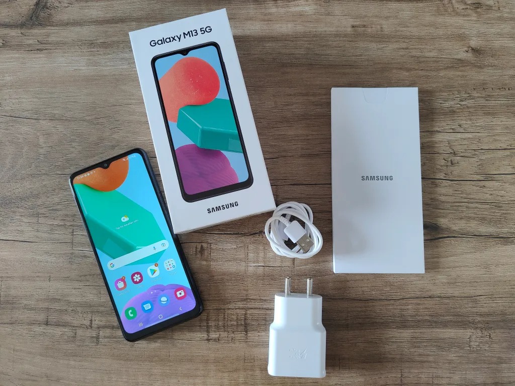  ,[object Object],எக்ஸினாஸ் 850 சிப்செட், 4GB RAM மற்றும் 64 GB ஸ்டோரேஜ் கொண்ட இந்த மொபைல் ஃபிளிப்கார்டில் ரூபாய் 10,999 என்ற சலுகை விலையில் விற்பனை செய்யப்படுகிறது. இது 6.6 இன்ச் டிஸ்ப்ளே கொண்டது. இந்த போன் 6,000 mAh பேட்டரி மற்றும் டிரிபிள் ரேர் கேமரா செட்டப் (50MP + 5MP + 2MP) மற்றும் 8MP செல்ஃபி கேமராவும் இதில் உள்ளது.