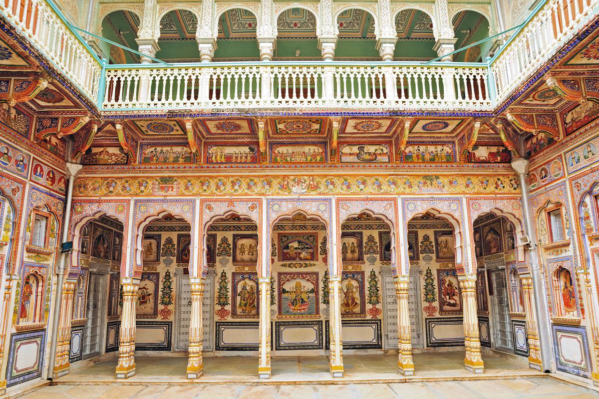  ,[object Object], ராஜஸ்தானில் உள்ள சிகார், ஜுன்ஜுனு(Jhunjhunu) மற்றும் சுருவை(churu) உள்ளடக்கிய பகுதியான ஷெகாவதி(Shekhawati), பார்வையாளர்களின் கற்பனையை நிச்சயம் கவரும் வகையில் அழகான ஹவேலிகளைக்(மாளிகைகளை) கொண்டுள்ளது. பழமையான மாளிகைகள் இப்பகுதியின் வளமான வரலாற்றின் சான்றாகும். ஷேகாவதி கலை மற்றும் கட்டிடக்கலை ஆர்வலர்களுக்கு ஒரு புகலிடமாக உள்ளது.