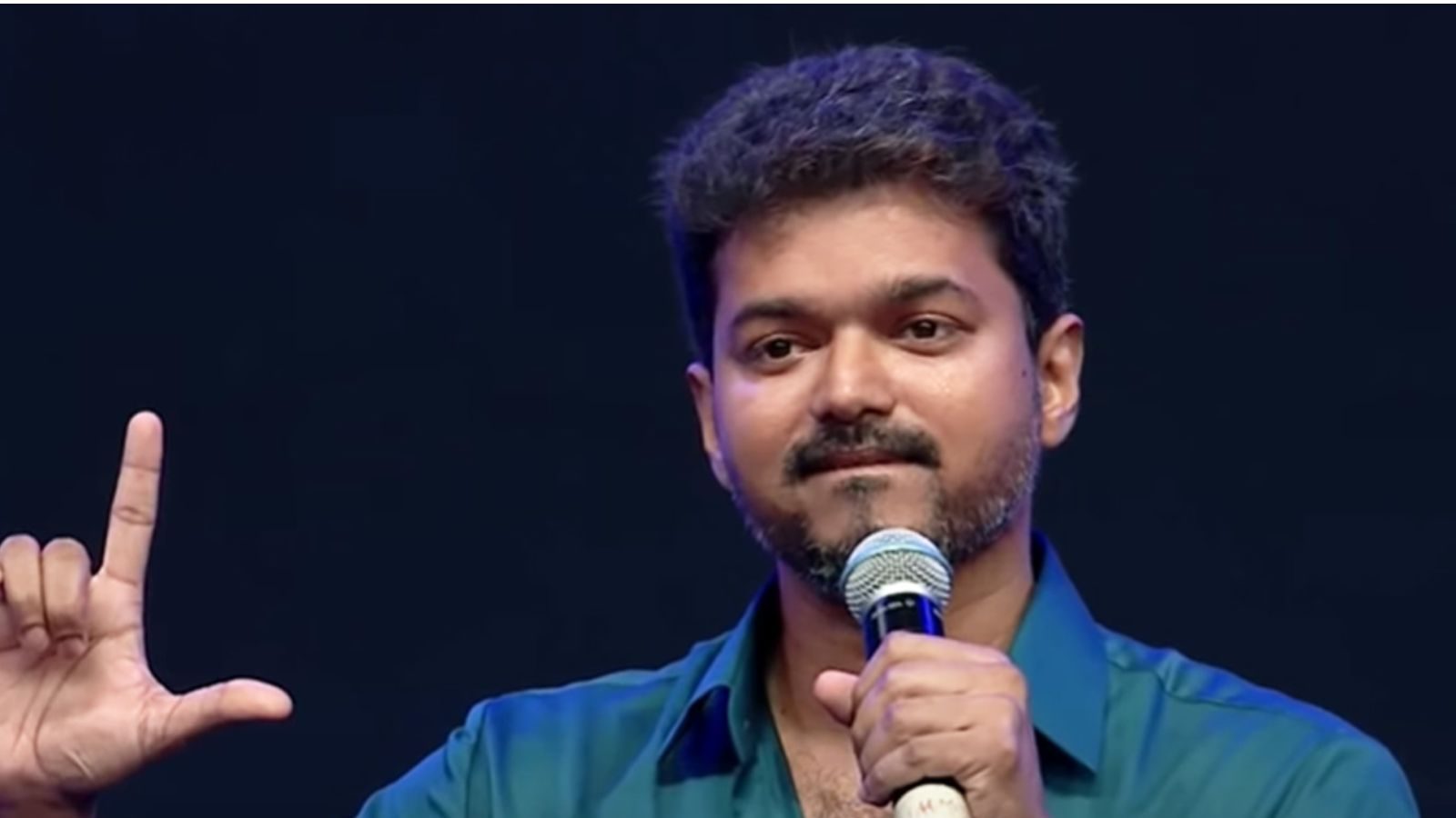 விஜய் நிகழ்ச்சியில் மொபைல் போன், ஸ்மார்ட் வாட்ச்சுக்கு அனுமதி மறுப்பு!