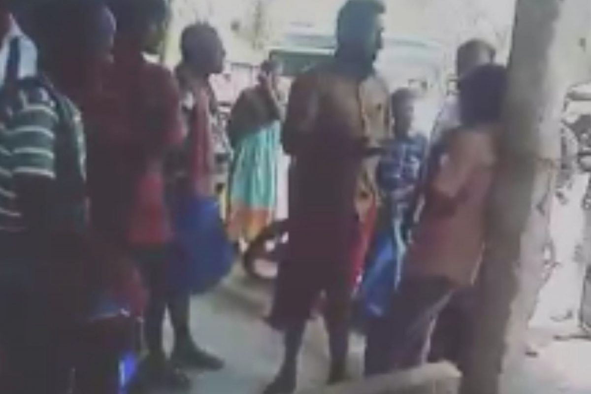 தூணில் கட்டிவைத்து சித்திரவதை