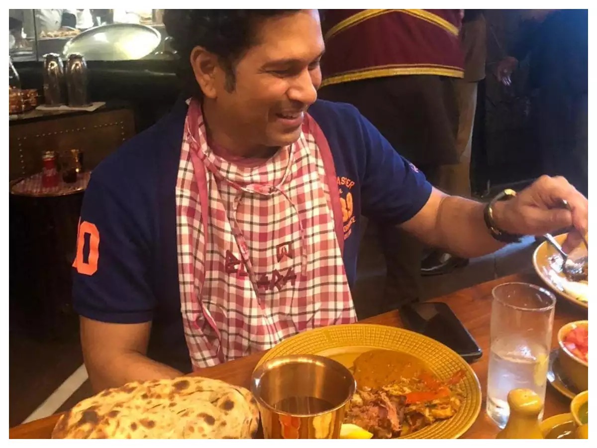  ,[object Object], சச்சின் தனது டயட்டில் வழக்கமாக பாயில்ட் மற்றும் ஸ்டீம்ட் உணவுகளை அதிகம் சேர்த்து கொள்வார். முடிந்தவரை எண்ணெய் உணவுகளை தவிர்க்க முயற்சிப்பார். இது இவரது ஃபிட்னஸிற்கு உறுதுணையாக இருக்கிறது.