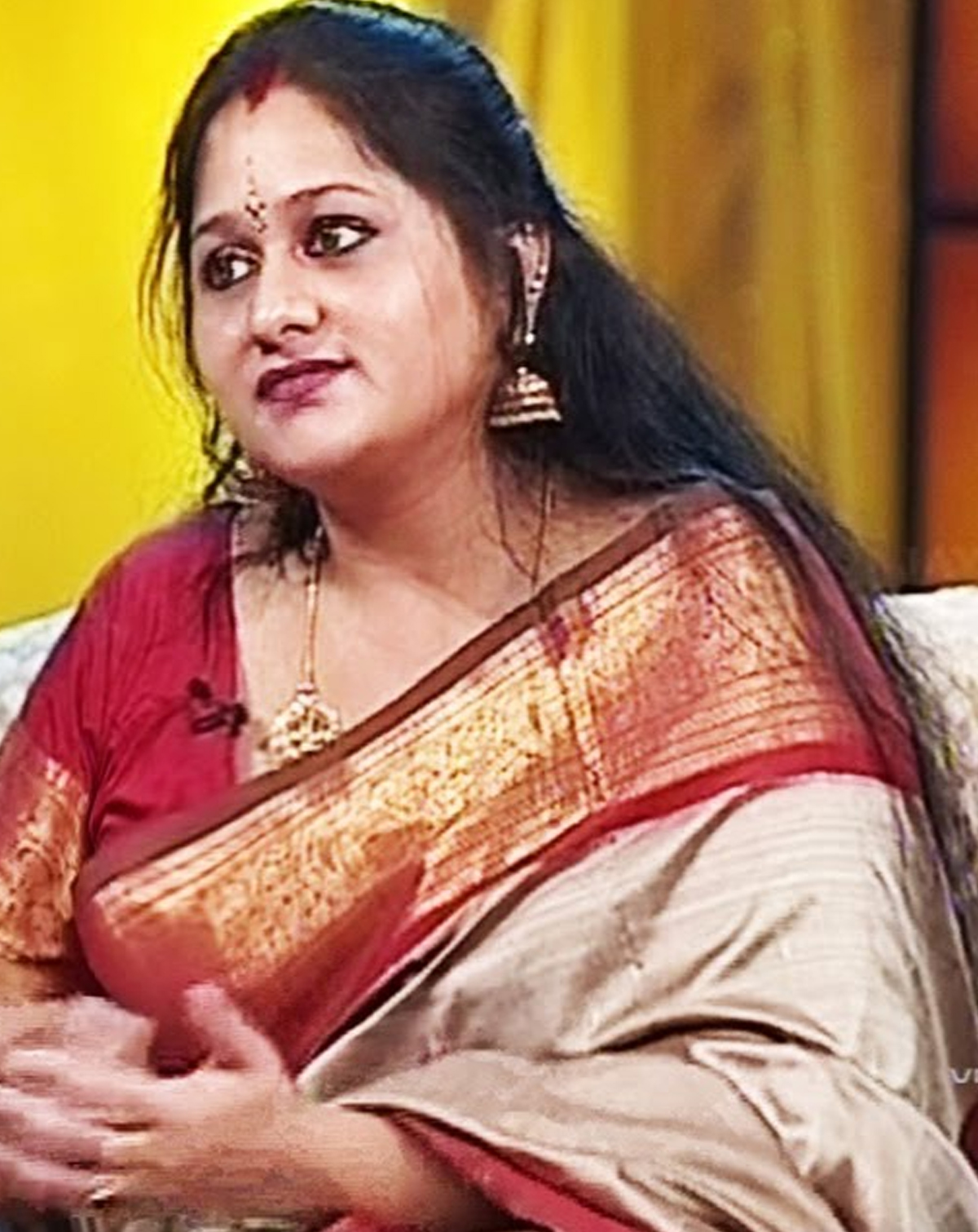  பிளஸ் டூ படிக்கும் போதே தூர்தர்ஷனில் ஒரு நிகழ்ச்சியை தொகுத்து வழங்கினார் உமா. அதன் பின்னர் சன் டிவியில் “பெப்சி உங்கள் சாய்ஸ்” என்ற நிகழ்ச்சியை தொகுத்து வழங்க வாய்ப்பு கிடைத்தது. இதை 15 வருடங்கள் தொகுத்து வழங்கினார்.