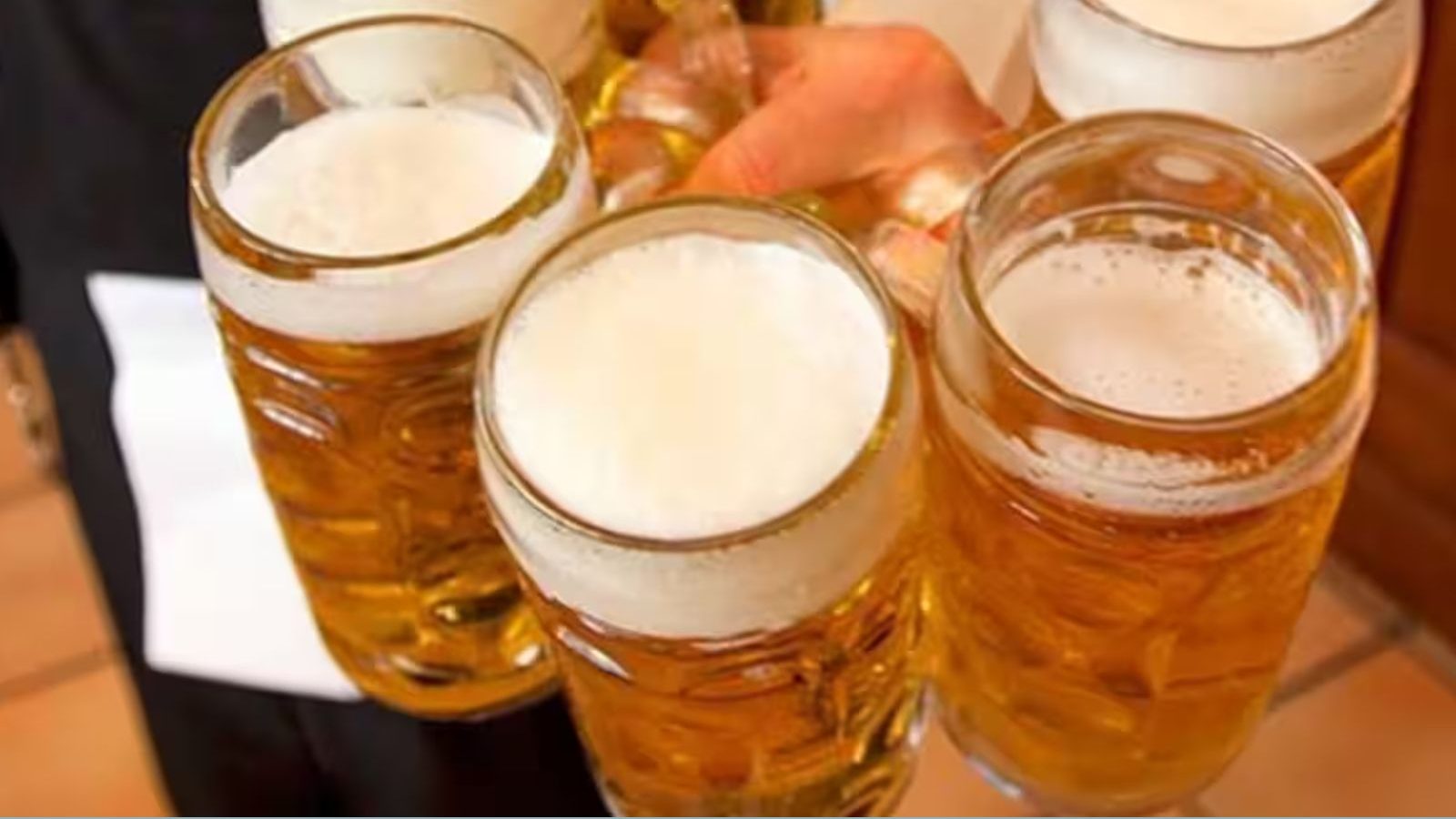 கொளுத்தும் கோடை வெயில்... பீர் விற்பனை 40% அதிகரிப்பு... புதுச்சேரிக்கு படையெடுக்கும் மதுப்பிரியர்கள்..!