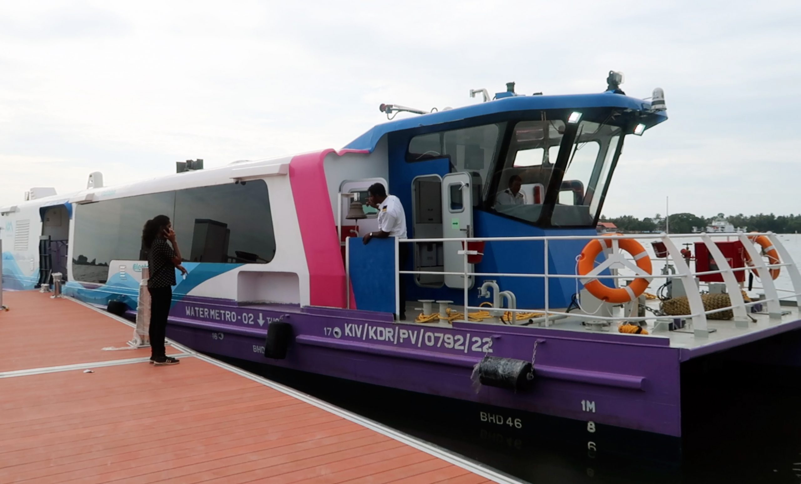  நீர் மெட்ரோ சேவைக்குக் குறைந்தபட்சமாக ரூ.20 கட்டணமாக நிர்ணயிக்கப்பட்டுள்ளது. Kochi One Card மூலம் டிக்கெட்களை பெற்றுக்கொள்ளலாம். தொடர்ந்து, இதற்கான டிக்கெட்களை ஆன்லைனில் Kochi One App மூலமாகவும் பெற்றுக்கொள்ளலாம்.