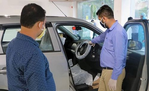  அதுமட்டுமில்லாமல் பெருந்தொற்று முடிந்த பிறகும் உதிரி பாகங்கள், செமிகண்டக்டர் ஷார்ட்டேஜ் உள்ளிட்ட பல விதமான பிரச்சனைகளை சவால்களையும் ஆட்டோமொபைல் துறை எதிர்கொண்டது. தற்பொழுது கூட உதிரி பாகங்கள் போதிய அளவு இருப்பு இல்லை மற்றும் உடனடியாக கிடைப்பதில்லை, உள்ளிட்ட குறைகள் மற்றும் புகார்கள் இருந்தாலுமே இந்தியாவில் கார்களுக்கான மார்க்கெட் வளர்ச்சி அடைந்திருக்கிறது. இந்த வளர்ச்சிக்கு பின்வரும் ஐந்து முக்கிய விஷயங்கள் காரணமாக கூறப்படுகின்றது.