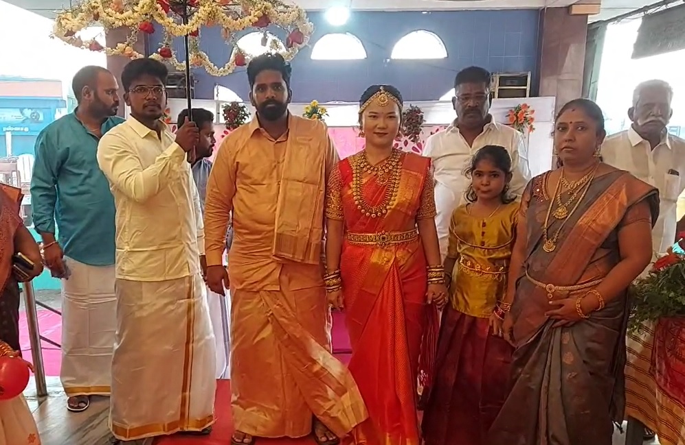  இதனைத் தொடர்ந்து பாலச்சந்தர் சகோதரர் பாலமுருகன் என்பவருக்கும் இவர்களது திருமணத்திற்கு பிறகு திருமணம் நடைபெற்றது.