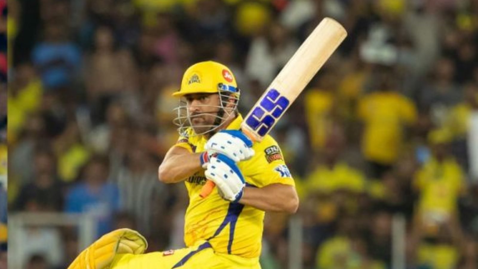 ஐபிஎல் தொடர்.. சிக்ஸர் அடிப்பதில் புதிய சாதனை படைத்த ‘தல’ தோனி..!