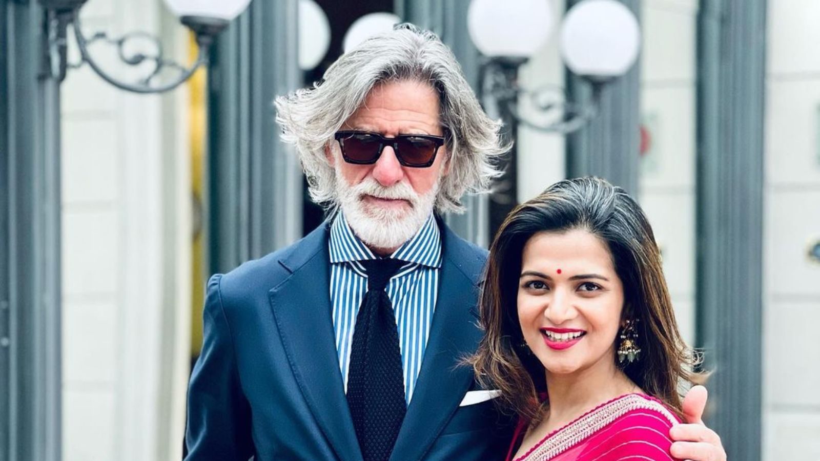 டிடி-யுடன் இருக்கும் இந்த பிரபலம் யார் தெரியுமா?