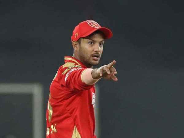 [caption id="attachment_951104" align="alignnone" width="600"] மயங்க் அகர்வால் : கடந்த சீசனில் பஞ்சாப் அணியின் கேப்டனாக செயல்பட்டவர் தற்போது சன்ரைசர்ஸ் ஐதராபாத் அணியில் பேட்ஸ்மேனாக உள்ளார். ரூ. 8.25 கோடிக்கு வாங்கப்பட்ட மயங்க் அகர்வால் 4 போட்டிகளில் 65 ரன்கள் மட்டுமே எடுத்துள்ளார். ஸ்ட்ரைக் ரேட் 103 என மோசமாக உள்ளது.
 	,[object Object]