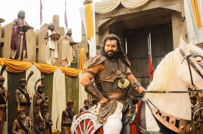  எதிர்பார்த்தது போலவே பொன்னியின் செல்வன் 2ம் பாகம் ரசிகர்களின் எதிர்பார்ப்பை பூர்த்தி செய்துள்ளதாக பலரும் கருத்து தெரிவித்துள்ளனர். அதேவேளையில் திருச்சி, கோவை போன்ற நகரங்களில் தியேட்டர்களில் கூட்டம் அதிக அளவில் இல்லை.