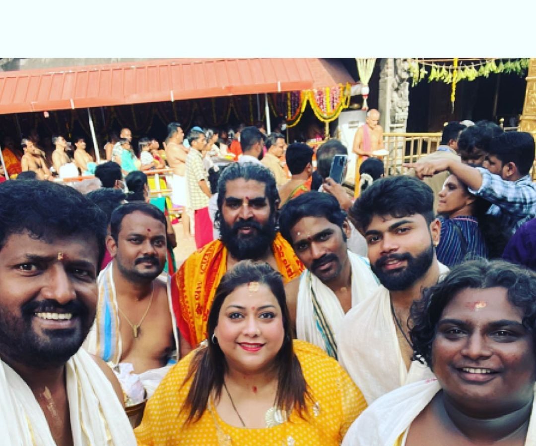  ரக்ஷித்த விஜய் படத்தில் மட்டும் இல்லாமல் சிம்பு படத்திலும் நடித்துள்ளார்.