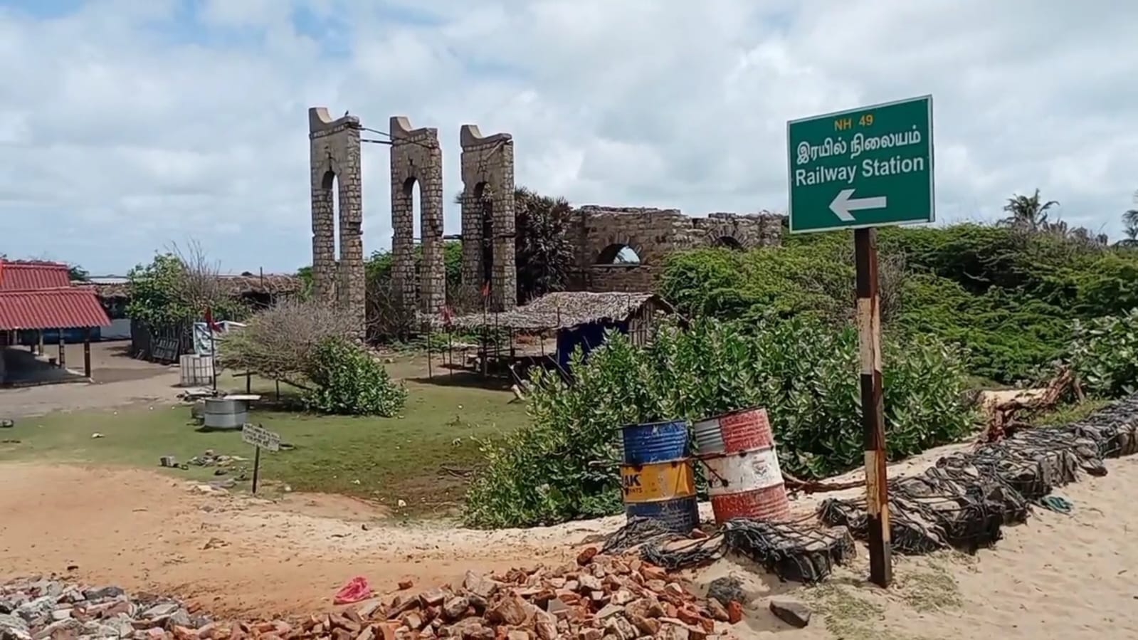  ஏனென்றால் இதனை சிலர் வியாபார நோக்கத்தோடு சட்டவிரோதமாக விற்க முயற்சித்த குற்றத்திற்காக. சிலர் கைது செய்யப்பட்டு சிறையிலும் உள்ளனர்.