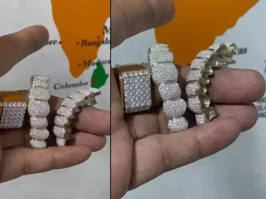  ,[object Object],முன்பெல்லாம் தங்க நகைகளில் தான் பல்செட்கள் விற்கப்படும். ஆனால் தற்போது வாடிக்கையாளர்களைக் கவரும் விதமாக வைரக்கற்கள் பதித்த பல்செட்டுகள் தற்போது டிரெங்கில் உள்ளது. சூரத்தில் தயாரிக்கப்படும் வைரப்பற்களில் 16 பற்கள் உள்ளன. மேல் தாடையில் எட்டு மற்றும் கீழ் தாடையில் எட்டு என மொத்தம் 16 பற்கள் உள்ளன. இதில் தங்கம் மற்றும் வெள்ளியைத் தவிர சுமார் 2,000 வைரங்களைப் பயன்படுத்துகிறது.