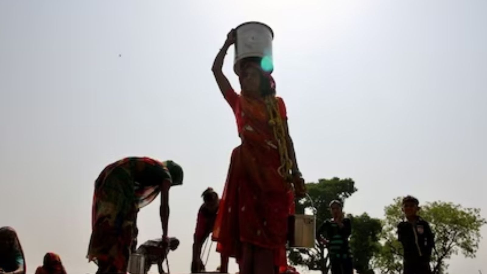 'முயன்றால் முடியாதது எதுவுமில்லை'... 200 அரசு அதிகாரிகளை உருவாக்கிய பழங்குடி கிராமம்!