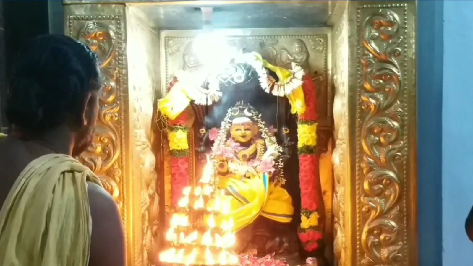 குருபெயர்ச்சி 2023 - 2024: தேனி மீனாட்சி - சுந்தரேஸ்வரர் கோயிலில் சிறப்பு வழிபாடு!