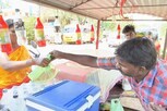 தர்பூசணி விற்பனையில் லாபம் ஈட்டும் பட்டதாரி!