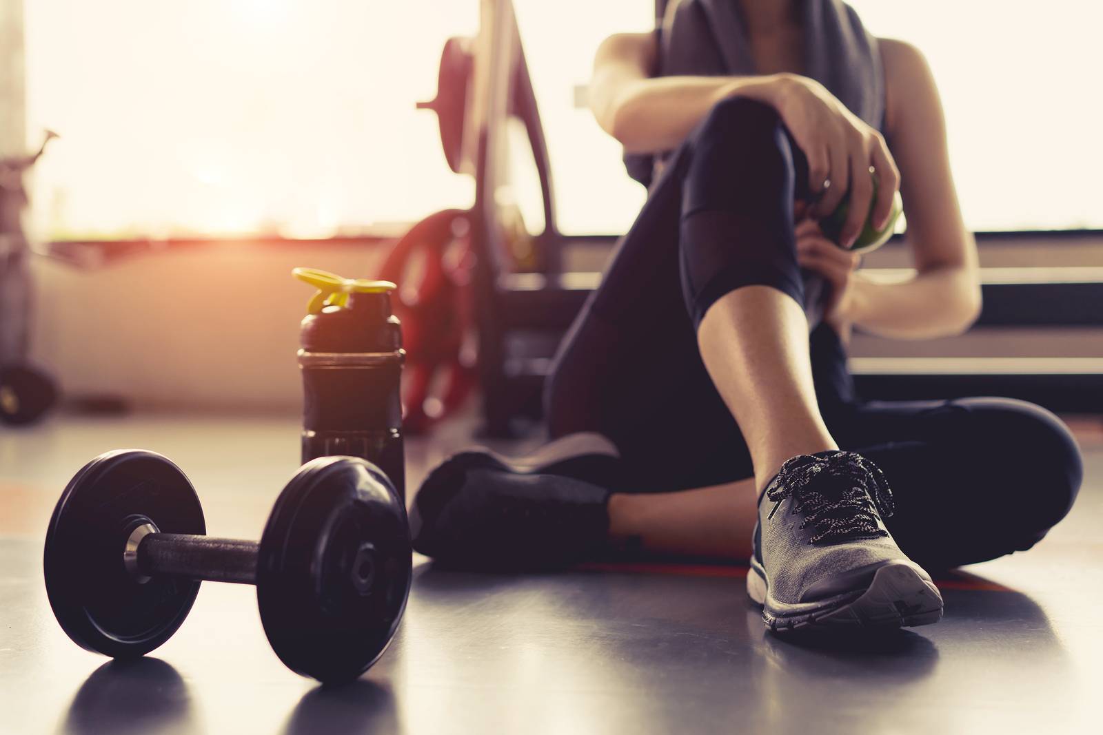  இல்லையெனில் விரைவாக அதிக தீவிர இடைவெளி பயிற்சி எனப்படும் HIIT-யில் 15 நிமிடங்கள் ஈடுபடலாம். ஒரு நாளைக்கு 30 நிமிடங்கள் வாக்கிங் அல்லது ஜாகிங் செய்வது கூட உங்களை ஆரோக்கியமாக வைத்திருக்க மிகவும் உதவும். குறிப்பாக ஜிம்மிங் பற்றி சொல்வதென்றால் ஆரோக்கியமாக இருக்க 2 நாட்கள் வலிமை பயிற்சியும் (strength training ), 2 நாட்கள் கார்டியோவும் (cardio) செய்வது போதுமானது.