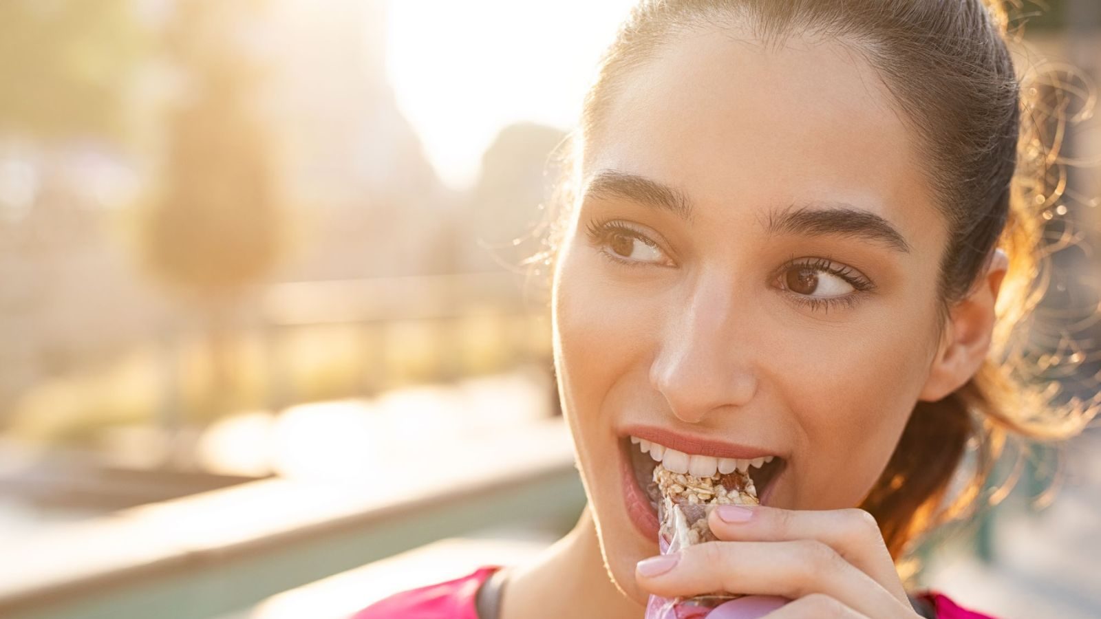 பயணத்தின் போது ஜங்க் ஃபுட் ஆசையைத் தவிர்க்க இந்த 5 சிற்றுண்டிகளை கொண்டு செல்லுங்கள்..!