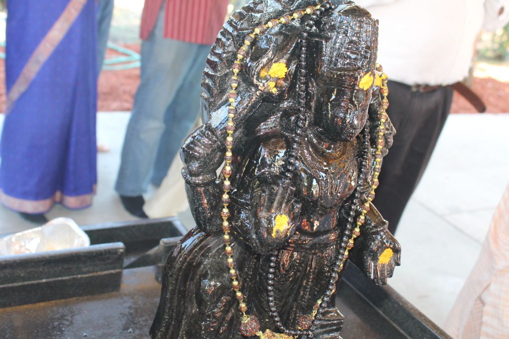  ஒவ்வொரு கிரகமும் ஒரு குறிப்பிட்ட இடைவெளியில் நகர்ந்து கொண்டே இருக்கும். அந்த வகையில் 2023 ஆம் ஆண்டு ஜனவரி 17ஆம் தேதி திருக்கணித பஞ்சாங்கத்தின் படி சனி பகவான் மகர ராசியிலிருந்து கும்ப ராசிக்கு பெயர்ந்தார். இந்நிலையில், மகரம், கும்ப ராசி, மீன ராசியினர் எப்போது ஏழரை சனியிலிருந்து விடுபடுவோம் என எதிர்பார்த்து வருகின்றனர்.