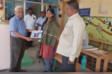 திருவள்ளூரில் 10-ம் வகுப்பு தேர்வில் மாவட்ட அளவில் முதலிடம் பிடித்த மாணவிக்கு பள்ளி நிர்வாகம் பாராட்டு..