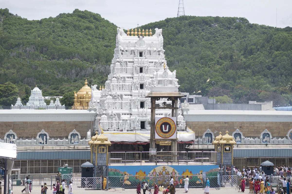  இதனிடையே நேற்று முன்தினம் மட்டும் 70,366 பக்தர்கள் திருப்பதி ஏழுமலையானை தரிசனம் செய்தனர். பக்தர்களின் காணிக்கையாக ரூ.4.32 கோடி வருவாய் கிடைத்துள்ளது.
