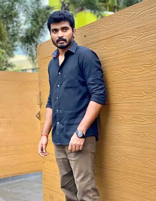  கலர்ஸ் தமிழ் தொலைக்காட்சியில் ஒளிபரப்பாகிய திருமணம் சீரியல், ரசிகர்களிடம் நல்ல வரவேற்பைப் பெற்றிருந்தது.
