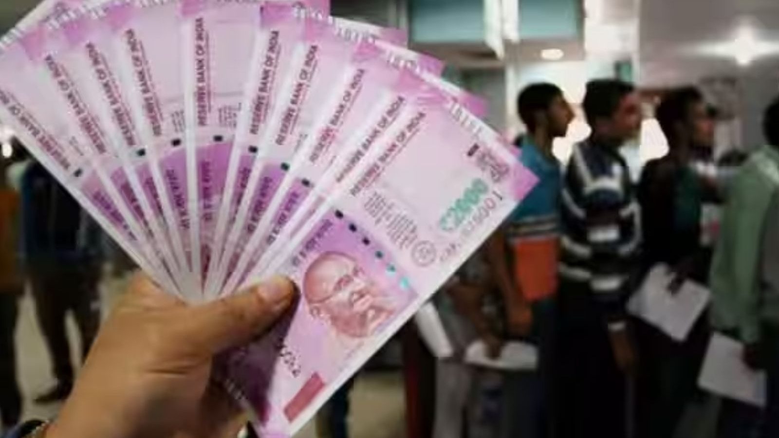 2000 ரூபாய் நோட்டை வாங்க மறுக்கிறார்களா..? எப்படி மாற்றுவது? இதோ எளிய முறை