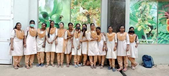  மேலும், பள்ளி மாணவர்களுக்கு அவர்கள் பயின்ற பள்ளிகளில் சமர்ப்பித்த உறுதிமொழிப்படிவத்தில் குறிப்பிட்டுள்ள கைபேசி எண்ணுக்கும் , தனித்தேர்வர்களுக்கும், ஆன்-லைனில் விண்ணப்பிக்கும்போது வழங்கிய கைபேசி எண்ணிற்கு குறுஞ்செய்தி வழியாக தேர்வு முடிவுகள் அனுப்பப்பட்டுள்ளது.