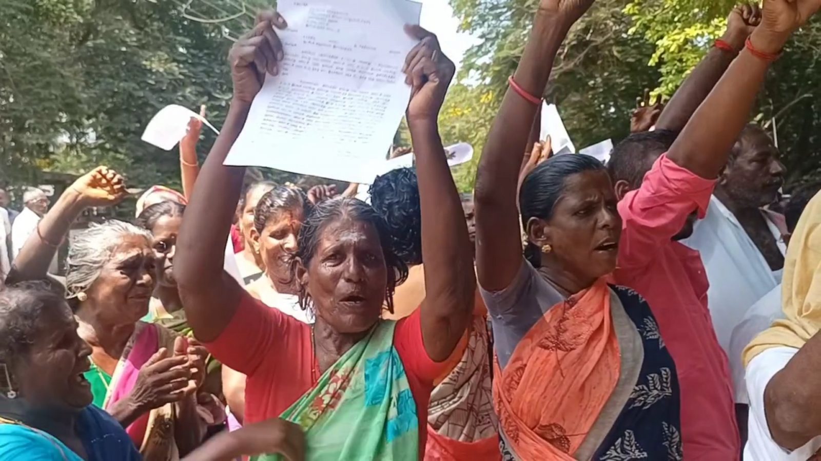 ஊராட்சி மன்ற அலுவலக விவகாராம்.. ராமநாதபுரம்  மாவட்ட ஆட்சியரிடம் மனு!