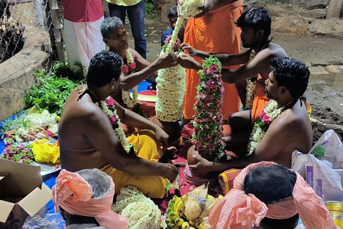 திண்டுக்கல் காளியம்மன் கோயில் திருவிழா.. கரகம் எடுத்து வழிபாடு!