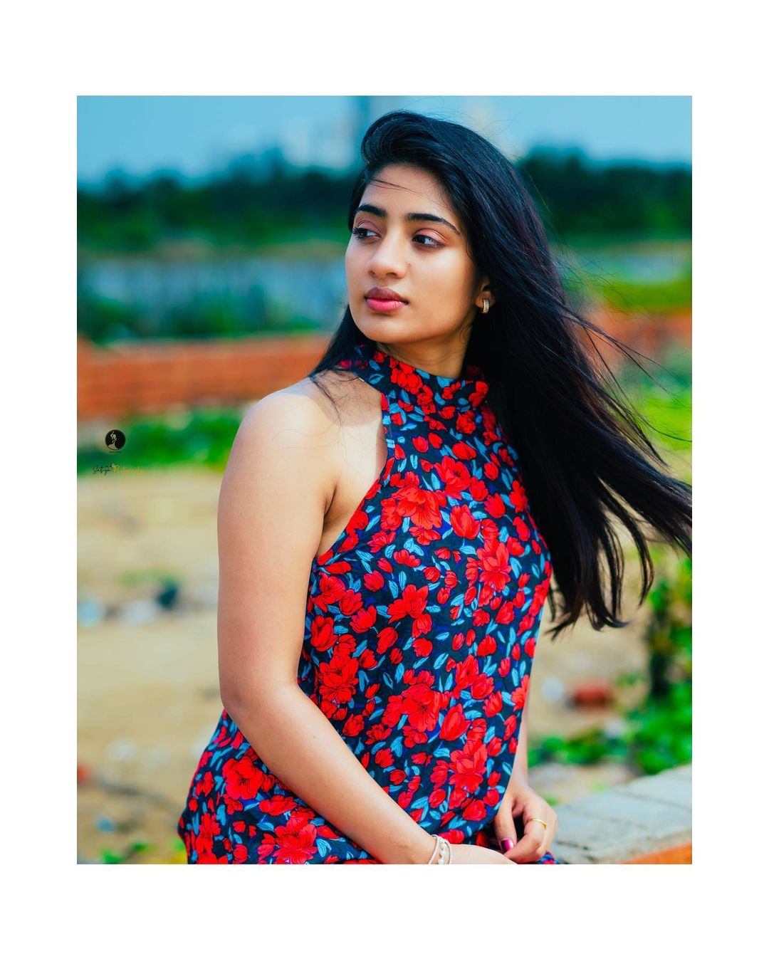  அந்த வகையில் கலர்ஸ் டிவியில் ஒளிபரப்பான இதயத்தை திருடாதே தொடரில் நடித்த ஹிமா பிந்து ரசிகர்கள் மத்தியில் மிகவும் பிரபலம்.