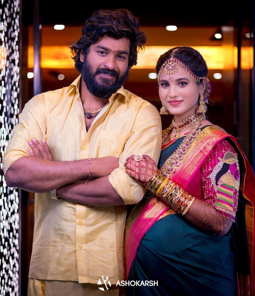  இதயத்தை திருடாதே சீரியல் மூலம் பிரபலம் ஆனவர் நவீன். அதே போல் சீரியல் நடிகைகளின் அளவுக்கு டெலிவிஷனில் பிரபலமானவர் செய்தி வாசிப்பாளர் கண்மணி.
