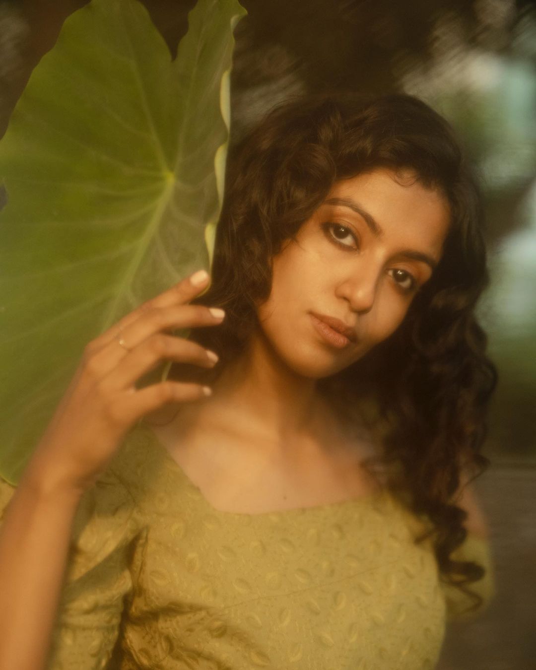  டைட்டிலை வெல்வார் என ரசிகர்கள் ஆவலுடன் எதிர்பார்த்துக் கொண்டிருந்த நிலையில், அதிலிருந்து எலிமினேட் ஆனார்.