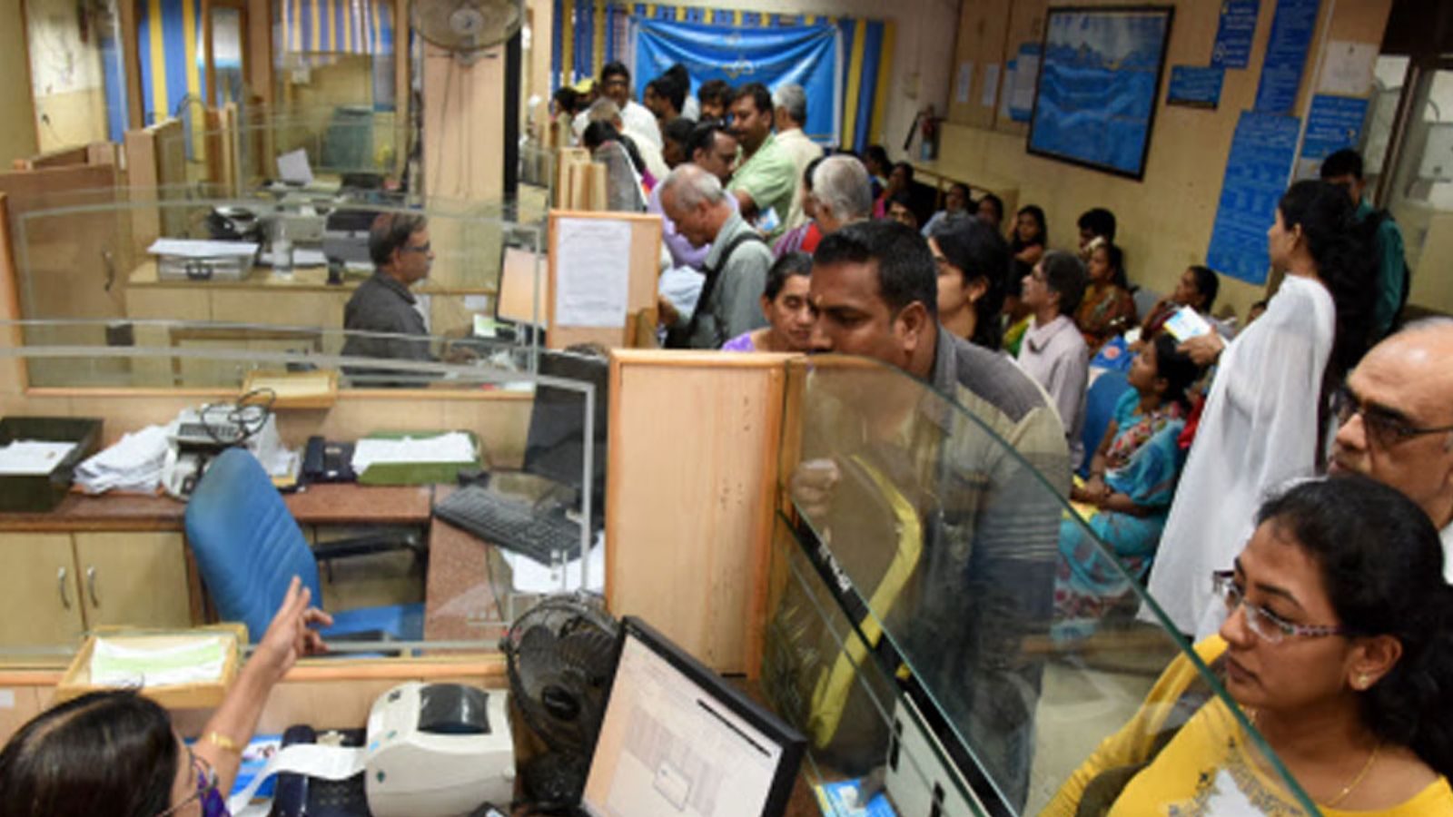 வங்கியில் உணவு இடைவேளை என உங்களை காக்க வைக்கிறாங்களா?... SBI மட்டும் அல்ல எல்லா வங்கிக்கும் இதுதான் ரூல்ஸ்!