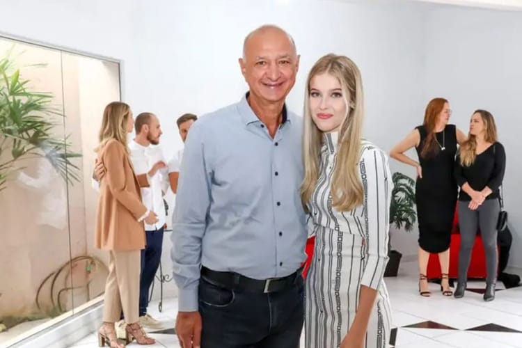 65 Year old Brazilian mayor marries 16-year-old girl, appoints his mother-in-law as a minister, 65 year old brazilian mayor, 65 year old brazilian mayor marriage, 65 year old brazilian mayor marries 16 year old girl, 16 year old girl marries 65 year old man, 65 வயது மேயரை திருமணம் செய்துக் கொண்ட 16 வயது சிறுமி, 16 வயது சிறுமியை திருமணம் செய்துக் கொண்ட 65 வயது மேயர் 