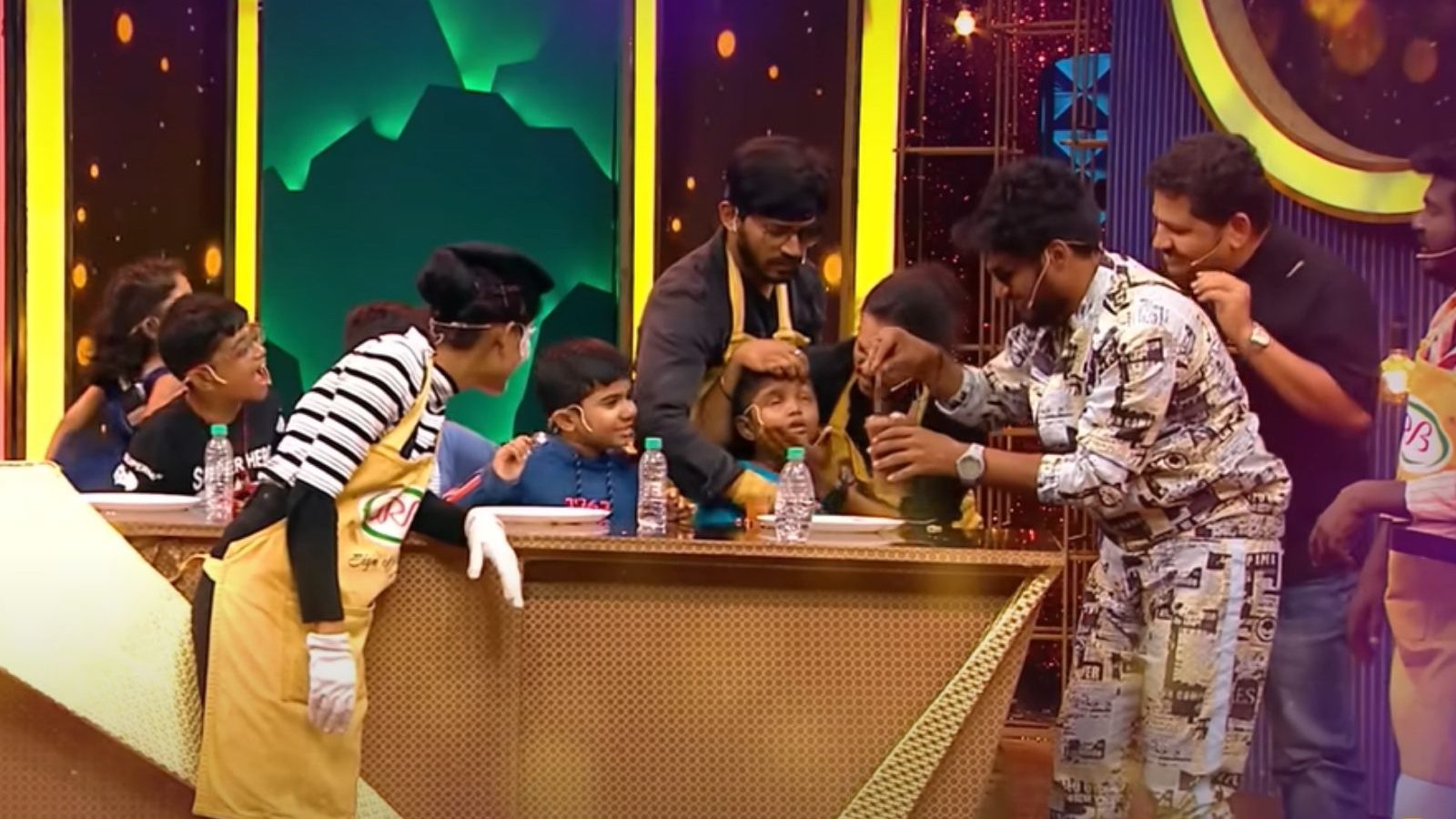 குக் வித் கோமாளி நிகழ்ச்சியில் உணவை சாப்பிட்டு மயங்கி விழுந்த சிறுவன் - வைரலான வீடியோ!