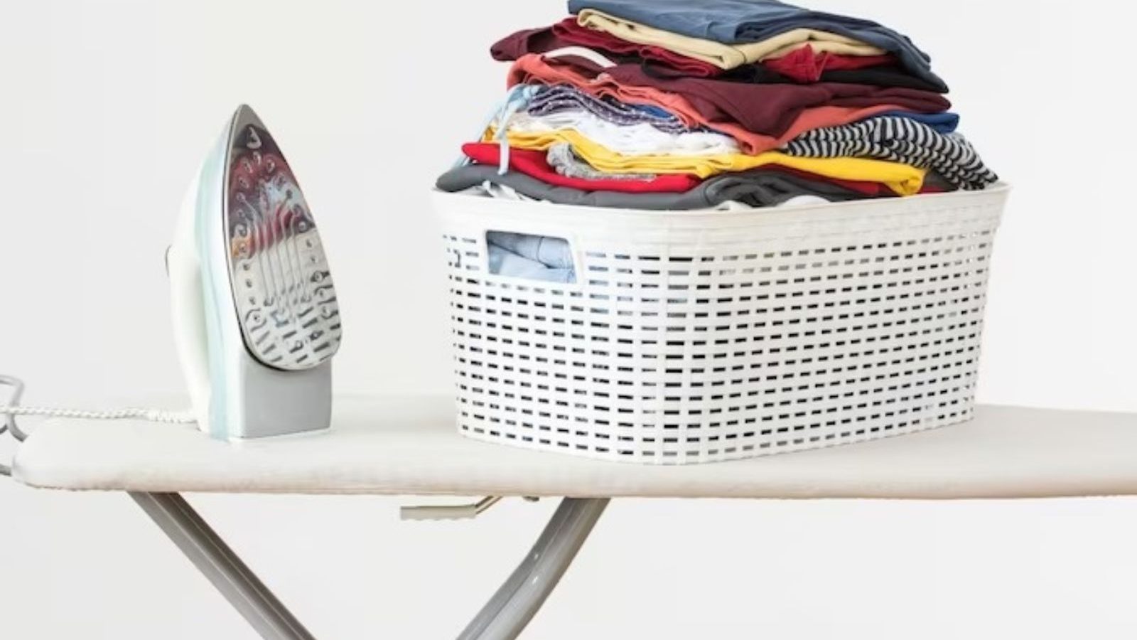 துணிகளை எளிதாக அயர்ன் செய்ய உதவும் சில சூப்பர் டிப்ஸ்கள் இதோ!