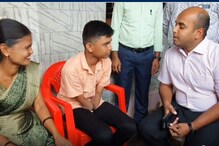 கைகள் இல்லா மாணவன் வரைந்த ஓவியத்தைப் பார்வையிட்ட ஆட்சியர்...