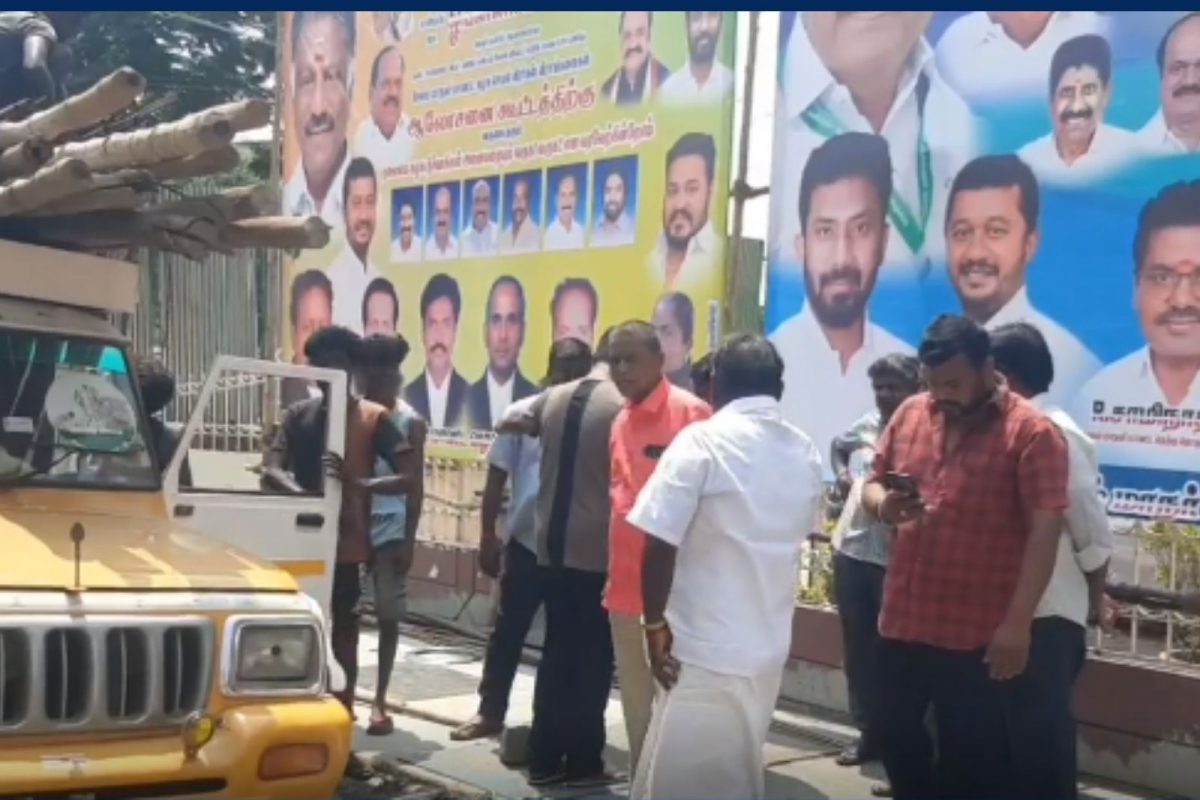 சேலத்தில் ஈபிஎஸ் - ஓபிஎஸ் ஆதரவாளர்கள் வாக்குவாதம்