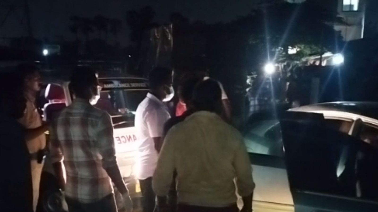 பழுது பார்க்க நின்றிருந்த காரில் அழுகிய நிலையில் 7 வயது சிறுவன் உடல்.. விசாரணையில் வெளிவந்த திடுக்கிடும் தகவல்..