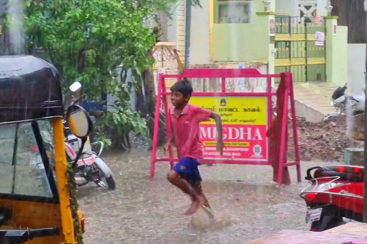 கொட்டித்தீர்த்த