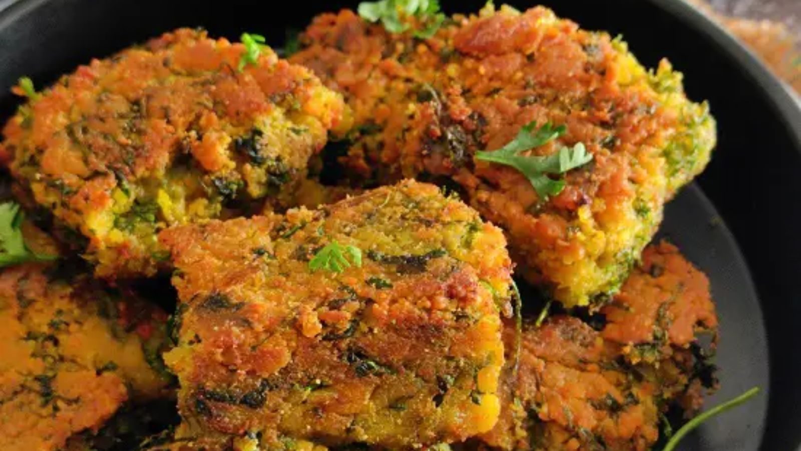 குழந்தைகளுக்கு மிகவும் பிடித்த கொத்தமல்லி வடை செய்வது எப்படி?