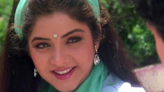  திரையுலகில் ரசிகர்களால் கொண்டாடப்பட்ட எத்தனையோ நடிகைகளின் வாழ்க்கை சோகத்தில் முடிந்திருக்கிறது. ஷோபா, ரதி, சில்க் ஸ்மிதா, சௌந்தர்யா என அந்தப் பட்டியல் மிக நீளம்.