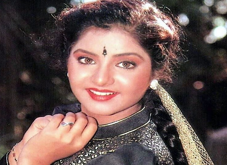  ,[object Object],இப்படி புகழின் உச்சியில் இருக்கும்போதே கடந்த 1993 ஆம் ஆண்டு ஏப்ரல் 5 ஆம் தேதி தனது வீட்டு பால்கனியிலிருந்து கீழே விழுந்து இறந்தார். அப்போது அவருக்கு வயது 19.