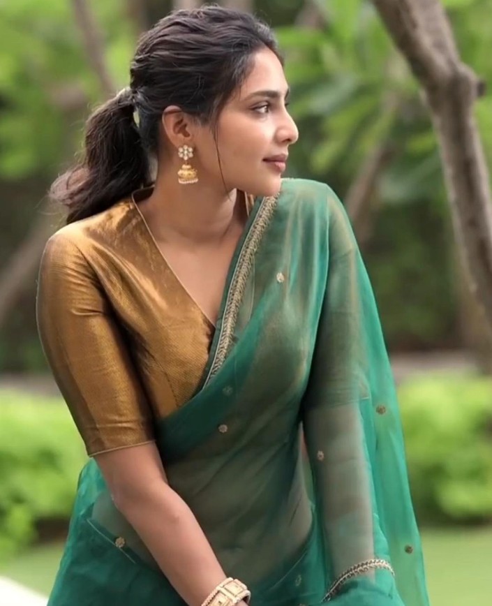  அதுமட்டும் அல்ல, இவர் கார்டியோ பயிற்சிகளையும் செய்வாராம். கார்டியோ பயிற்சி மூலம் தனது எடையை 55 கிலோவில் அப்படியே மெயிண்டெயின் செய்து வருகிறார்.