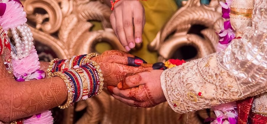  மேலும், எந்த முடிவை எடுத்தாலும் நூறு முறை யோசிப்பார். அவர்கள் எப்போதும் தங்களைச் சுற்றியுள்ளவர்களை மகிழ்ச்சியாக வைத்திருக்க முயற்சி செய்கிறார்கள் என்கிறது. ஆனால் தலையில் இரண்டு சுழற்காற்றுகள் இருந்தால் இரண்டு திருமணங்கள் என்று சொல்வதில் எந்த அடிப்படை உண்மையும் இல்லை. (துறப்பு: இந்த கட்டுரை அறிக்கைகள், இணையத்தில் கிடைக்கும் தகவல்களை அடிப்படையாகக் கொண்டது. நியூஸ் 18 அதற்கு பொறுப்பல்ல)
