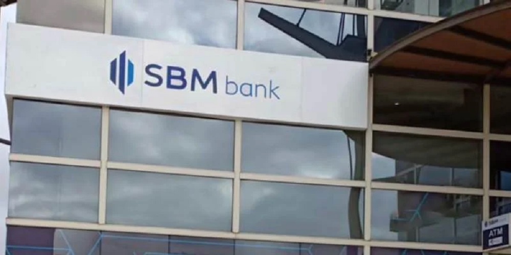  ரிசர்வ் வங்கியிடமிருந்து வங்கி உரிமத்தைப் பெற்ற பிறகு, SBM வங்கி (இந்தியா) டிசம்பர் 1, 2018 அன்று தனது செயல்பாட்டைத் தொடங்கியது. சிறு வணிகங்கள், குறு-சிறு மற்றும் நடுத்தர நிறுவனங்களின் அமைச்சகம் (MSMEs), வெளிநாடு வாழ் இந்தியர்கள் (NRI), சில்லறை வணிகம் மற்றும் பெரிய நிறுவனங்கள் உட்படப் பல வாடிக்கையாளர்களுக்கும் இந்த வங்கி சேவை வழங்கி வருகிறது.