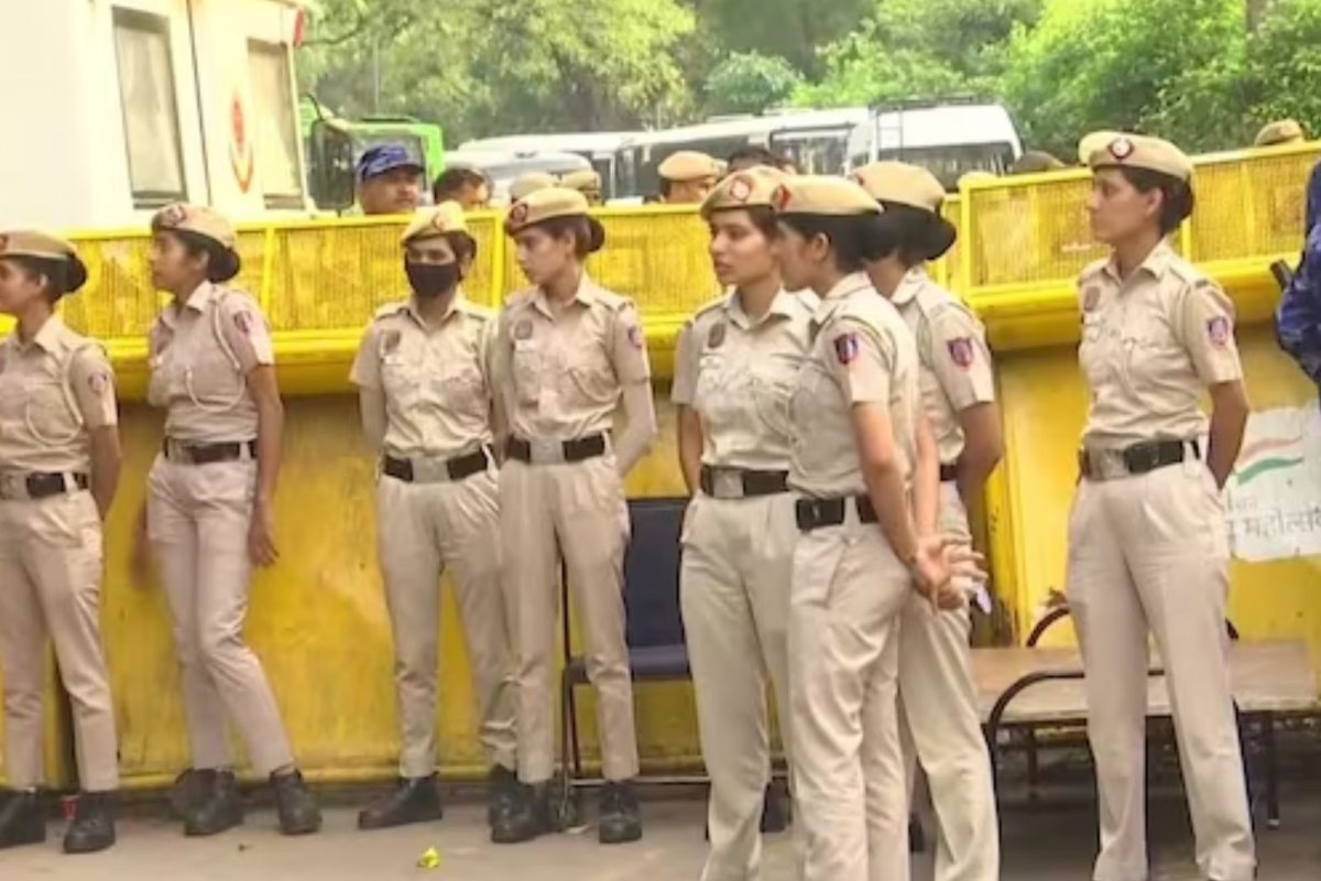புதிய நாடாளுமன்றத்தை நோக்கி டிராக்டர் பேரணி- விவசாய சங்கம்