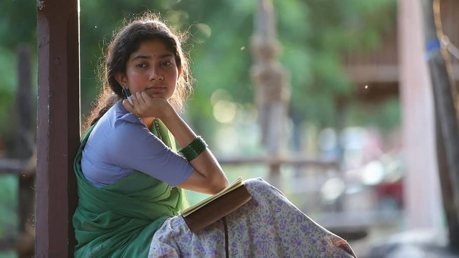  அவன் மீது இனம் பெரியாத ஈர்ப்பு ஏற்பட்டது. அந்த விஷயத்தை அவனுக்கு தெரிவிக்க வேண்டும் என்பதற்காக ஒரு காதல் கடிதம் எழுதினேன்.