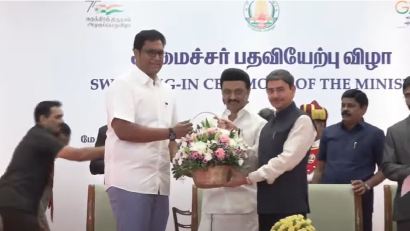 அமைச்சராக பதவியேற்றார் டி.ஆர்.பி ராஜா...